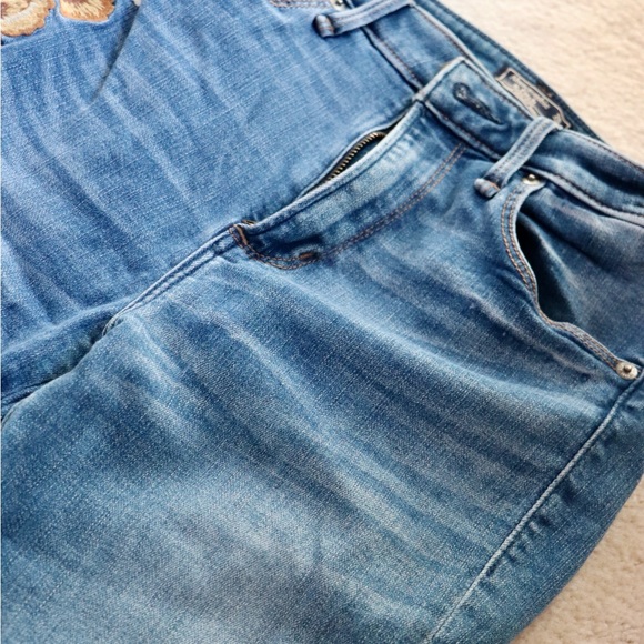 Abercrombie & Fitch High-Rise Super Skinny Ankle Jean with Floral Embroidery - Picture 6 of 7